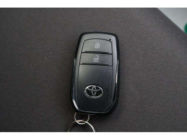 アクア Ｚ　４ＷＤ　全周囲カメラ　ナビ　クリアランスソナー　オートクルーズコントロール　レーンアシスト　パークアシスト　衝突被害軽減システム　アルミホイール　オートマチックハイビーム　オートライト（11枚目）