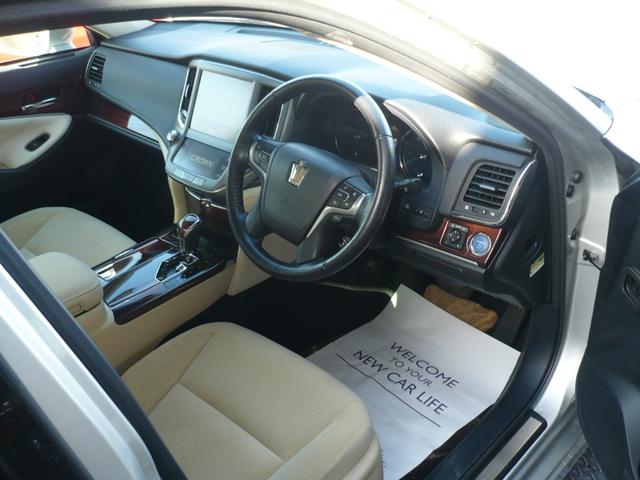 クラウンハイブリッド ロイヤルサルーン　ナビＴＶ　Ｒカメラ　ドラレコ　クリアランスソナー　ＥＴＣ　ＨＩＤ（4枚目）