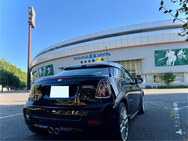 ＭＩＮＩ クーパーＳ　クーペ　ＪＣＷエアロ　社外ナビ　バックカメラ　ドラレコ　車内清掃済み　外装磨きガラスコーティング施工済み　グー鑑定４つ星　修復歴なし（3枚目）