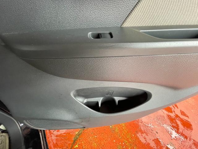 ワゴンR FX 関東仕入/5速マニュアル/オートエアコン/CD再生/FM・AMラジオ(32枚目)