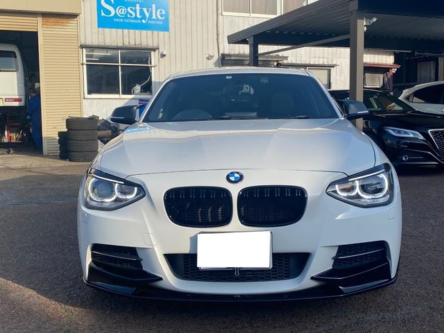 １シリーズ Ｍ１３５ｉ　Ｍ１３５ｉ（５名）ＥＣＵチューン、黒革シート＆ヒーター、サンルーフ、純正ナビ、全方位モニター、ウエッズスポーツ１８インチアルミ、レムスセンター＆リアマフラー，純正ドラレコ、ミラー型ＥＴＣ、スタッドレス（2枚目）