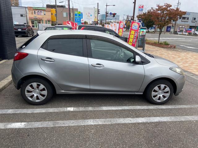 デミオ 13C-V HIDエディション 1オーナー☆キーレスエントリー☆ナビ☆地デジ☆HIDライト☆オートエアコン☆ビルトインETC☆CD☆(10枚目)