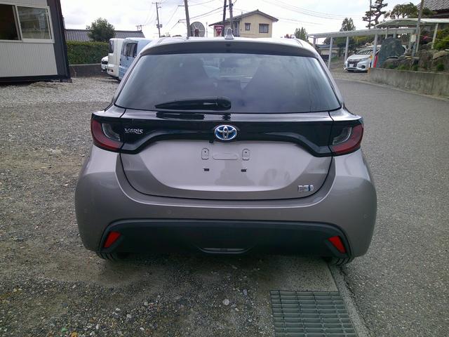 ヤリス ハイブリッドＸ　禁煙車　メーカー保証付　レーダークルコン　踏み間違い防止　障害物センサー　オートライト　Ａハイビーム　純正ディスプレイオーディオナビ　バックカメラ（4枚目）
