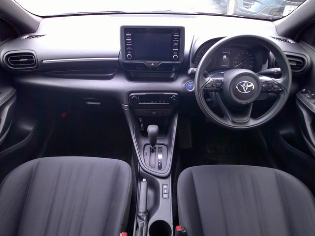 ヤリス ハイブリッドＸ　禁煙車　メーカー保証付　レーダークルコン　踏み間違い防止　障害物センサー　オートライト　Ａハイビーム　純正ディスプレイオーディオナビ　バックカメラ（9枚目）