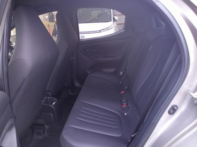 ヤリス ハイブリッドＸ　禁煙車　メーカー保証付　レーダークルコン　踏み間違い防止　障害物センサー　オートライト　Ａハイビーム　純正ディスプレイオーディオナビ　バックカメラ（20枚目）