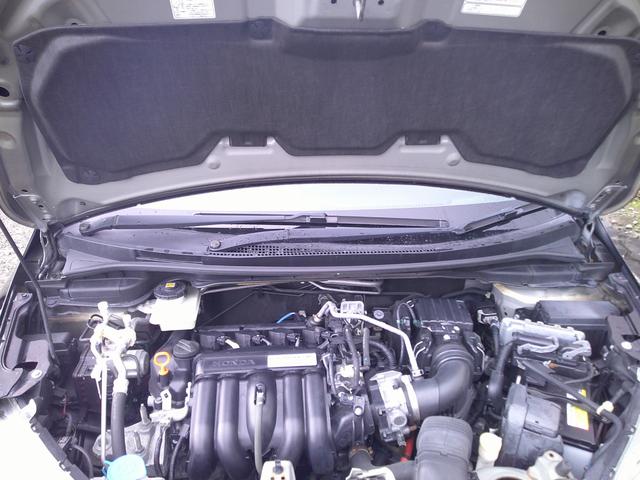 フィットハイブリッド Ｓパッケージ　Ｓパッケージ　禁煙車　クルコン　パドルシフト　ＬＥＤヘッドライト　ＬＥＤフォグ　リヤスポイラー　社外１６インチアルミ　フルセグＴＶナビ　バックカメラ（9枚目）