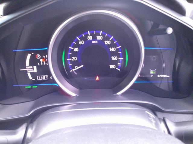 フィットハイブリッド Ｓパッケージ　Ｓパッケージ　禁煙車　クルコン　パドルシフト　ＬＥＤヘッドライト　ＬＥＤフォグ　リヤスポイラー　社外１６インチアルミ　フルセグＴＶナビ　バックカメラ（11枚目）