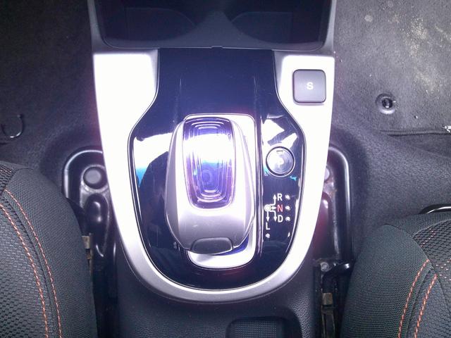 フィットハイブリッド Ｓパッケージ　Ｓパッケージ　禁煙車　クルコン　パドルシフト　ＬＥＤヘッドライト　ＬＥＤフォグ　リヤスポイラー　社外１６インチアルミ　フルセグＴＶナビ　バックカメラ（19枚目）