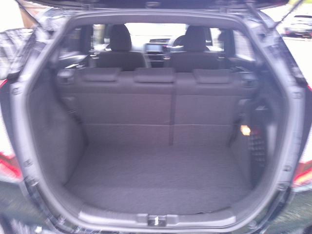 フィットハイブリッド Ｓパッケージ　Ｓパッケージ　禁煙車　クルコン　パドルシフト　ＬＥＤヘッドライト　ＬＥＤフォグ　リヤスポイラー　社外１６インチアルミ　フルセグＴＶナビ　バックカメラ（22枚目）