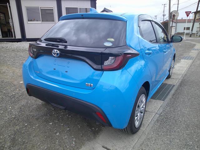 ヤリス ハイブリッドＸ　４ＷＤ　レーダークルコン　全周囲カメラ　踏み間違い防止　障害物センサー　パーキングアシスト　ＢＳＭ　ワイパーデアイサ―　純正ディスプレイオーディオナビ（3枚目）