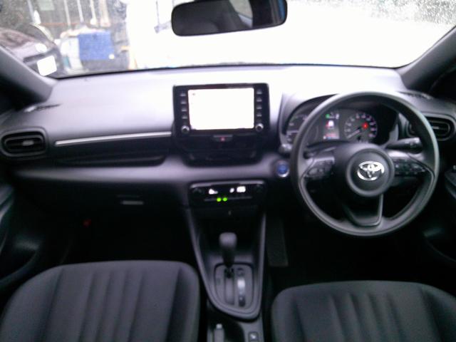 ヤリス ハイブリッドＸ　４ＷＤ　レーダークルコン　全周囲カメラ　踏み間違い防止　障害物センサー　パーキングアシスト　ＢＳＭ　ワイパーデアイサ―　純正ディスプレイオーディオナビ（9枚目）