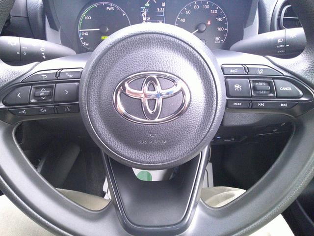 ヤリス ハイブリッドＸ　４ＷＤ　レーダークルコン　全周囲カメラ　踏み間違い防止　障害物センサー　パーキングアシスト　ＢＳＭ　ワイパーデアイサ―　純正ディスプレイオーディオナビ（11枚目）