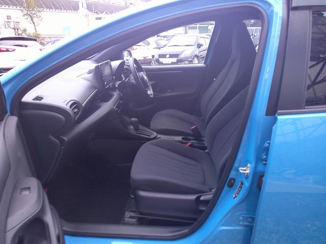 ヤリス ハイブリッドＸ　４ＷＤ　レーダークルコン　全周囲カメラ　踏み間違い防止　障害物センサー　パーキングアシスト　ＢＳＭ　ワイパーデアイサ―　純正ディスプレイオーディオナビ（20枚目）