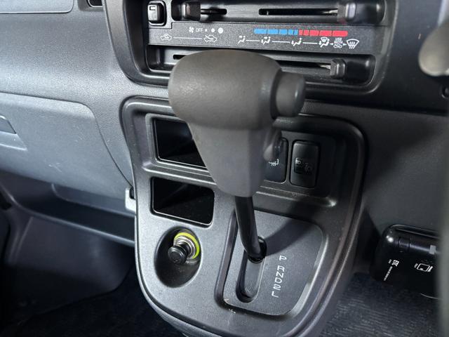 ハイゼットカーゴ クルーズ ナビ ドライブレコーダー 切替4WD 両側スライドドア 電動格納ミラー パワーステアリング パワーウィンドウ エアコン 運転席エアバック 助手席エアバック 天井収納(11枚目)