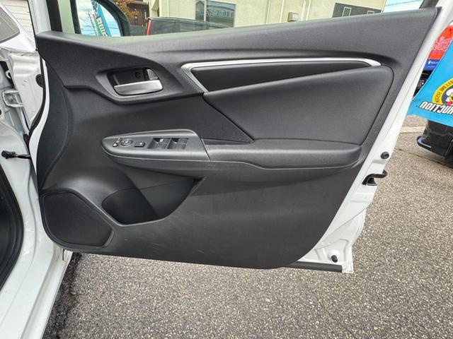 フィットハイブリッド Lパッケージ Lパッケージ Bluetooth ナビ フルセグ バックカメラ DVD再生 ハーフレザーシート ETC スマートキー LEDヘッドライト 点検整備記録簿 ホンダセンシング(31枚目)