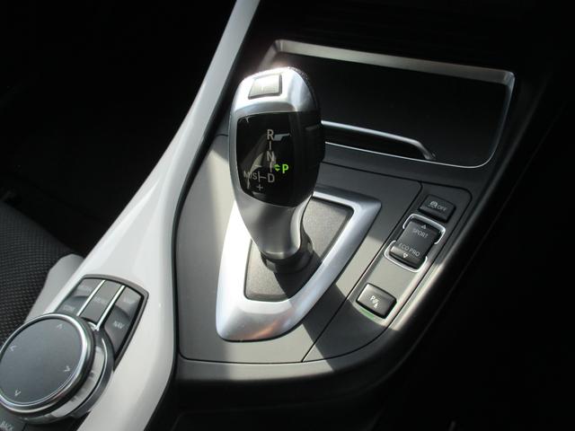 1シリーズ 118i スタイル 1500ccターボ 純正ナビ DVD CD USB Bkuetooth バックカメラ クルーズコントロール ハーフレザーシート 前後ドライブレコーダー ETC 純正15AW 記録簿 取扱説明書 保証書(12枚目)