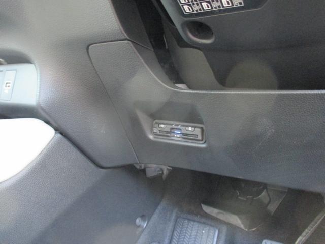 フィット e:HEVホーム 20周年特別仕様車 メゾン 4WD 特別仕様車メゾン ホンダセンシング 純正ナビ フルセグTV DVD CD Bluetooth 前後ドラレコ LED ETC 純正16アルミ スタッドレス有 ワンオーナー 記録簿 取説 保証書(21枚目)