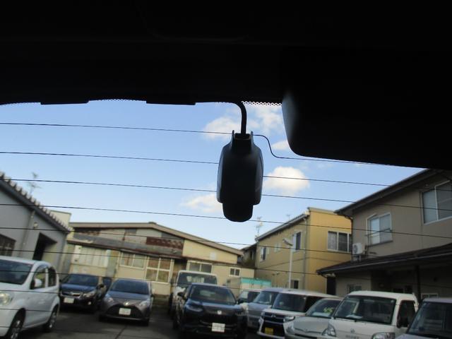 フィット e:HEVホーム 20周年特別仕様車 メゾン 4WD 特別仕様車メゾン ホンダセンシング 純正ナビ フルセグTV DVD CD Bluetooth 前後ドラレコ LED ETC 純正16アルミ スタッドレス有 ワンオーナー 記録簿 取説 保証書(40枚目)