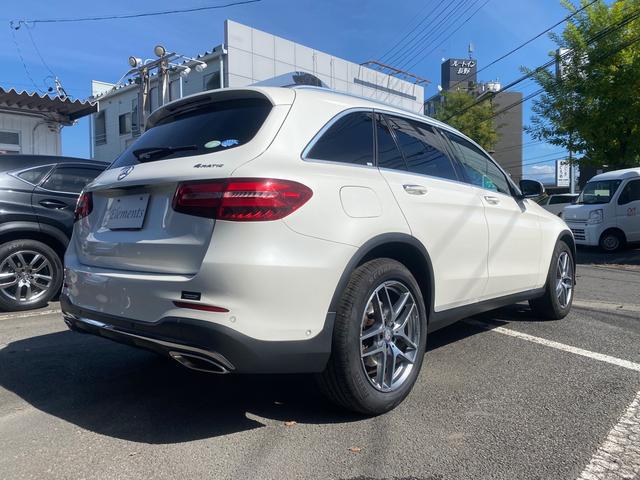 ＧＬＣ２５０　４マチックスポーツ（本革仕様）　４ＷＤ　記録簿付き　ＥＴＣ　スマートキーエンジン　ターボ　サンルーフ　全周囲カメラ　パワーシート　革シート　シートヒーター　ナビ　フロントカメラ　走行距離５．６万キロ　車検整備付き　修復歴無し(5枚目)