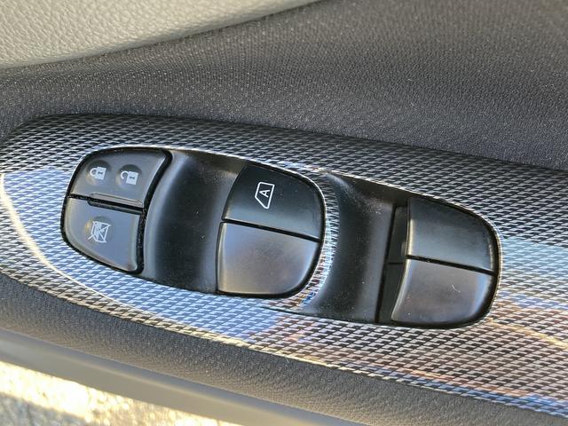 セレナ ライダー　Ｓ－ハイブリッド　車検Ｒ８／９　ナビ　Ｂｌｕｅｔｏｏｔｈ　バックカメラ　フルセグＴＶ　リアモニター　パワースライドドア　ＥＴＣ　オートライト（17枚目）