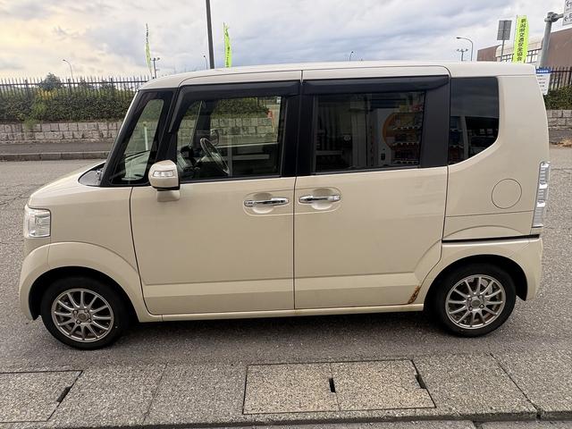 Ｎ－ＢＯＸ 　車検２年　ナビ　スマートキー　ＣＤ　ＤＶＤ　アイドリングストップ　両側スライドドア　ベンチシート（9枚目）