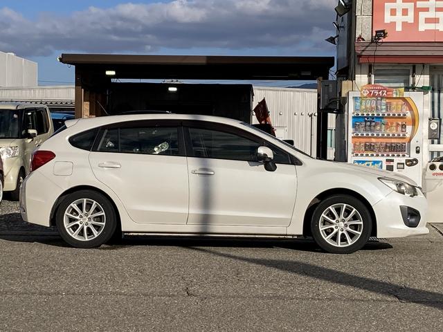 インプレッサスポーツ ２．０ｉアイサイト　４ＷＤ　車検２年　パドルシフト　クルーズコントロール　キーレス　オートエアコン　アイドリングストップ　横滑り防止装置　アルミ（5枚目）