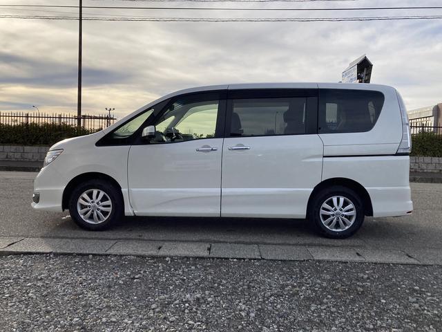 セレナ ハイウェイスター　Ｖセレクション＋セーフティＩＩ　車検２年　ナビ　Ｂｌｕｅｔｏｏｔｈ付き　バックカメラ　全方位カメラ　クルーズコントロール　フリップダウン　レーンキープアシスト　アイドリングストップ　ＥＴＣ　横滑り防止装置（9枚目）