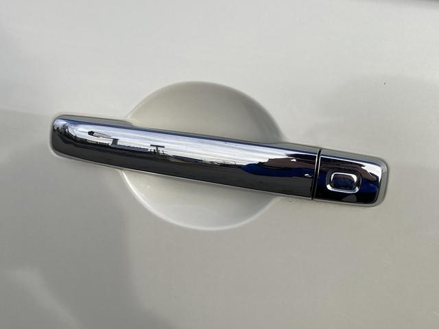 セレナ ハイウェイスター　Ｖセレクション＋セーフティＩＩ　車検２年　ナビ　Ｂｌｕｅｔｏｏｔｈ付き　バックカメラ　全方位カメラ　クルーズコントロール　フリップダウン　レーンキープアシスト　アイドリングストップ　ＥＴＣ　横滑り防止装置（16枚目）