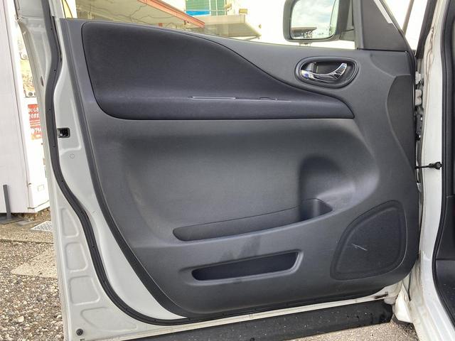 セレナ ハイウェイスター　Ｖセレクション＋セーフティＩＩ　車検２年　ナビ　Ｂｌｕｅｔｏｏｔｈ付き　バックカメラ　全方位カメラ　クルーズコントロール　フリップダウン　レーンキープアシスト　アイドリングストップ　ＥＴＣ　横滑り防止装置（20枚目）