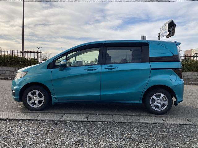 フリードスパイク Ｇ　ジャストセレクション　車検２年　ナビ　Ｂｌｕｅｔｏｏｔｈ付き　バックカメラ　オートエアコン　オートライト　ＥＴＣ　横滑り防止装置　片側電動スライドドア　キーレス　アルミホイール（9枚目）