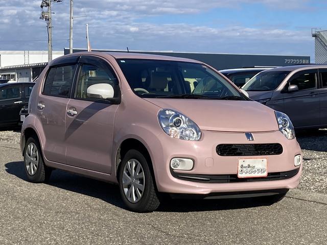 パッソ プラスハナ　車検２年　ナビ　Ｂｌｕｅｔｏｏｔｈ付き　バックカメラ　ＥＴＣ　オートエアコン　フォグランプ　横滑り防止装置　キーレス　パワステ　ベンチシート（3枚目）