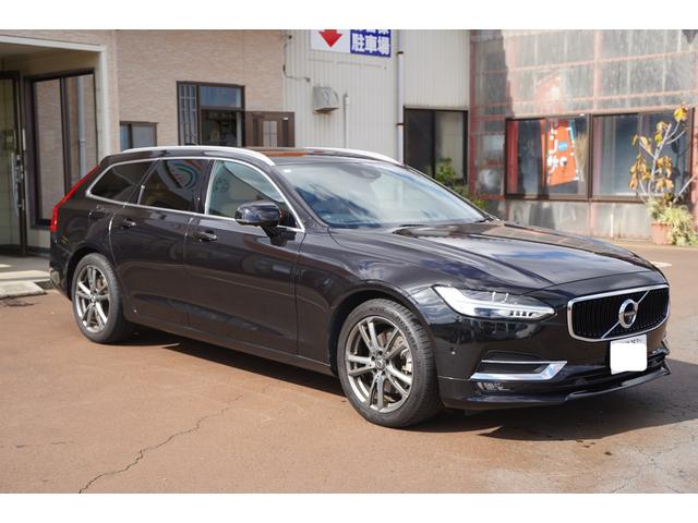 Ｖ９０ Ｔ５　モメンタム　純正１８インチアルミ夏タイヤ・冬タイヤ　黒革シート　前席パワーシート　前席シートヒーター　全周囲カメラ　レーダークルーズコントロール　コーナーセンサー　スマートキー　デュアルオートエアコン　ＬＥＤ（3枚目）