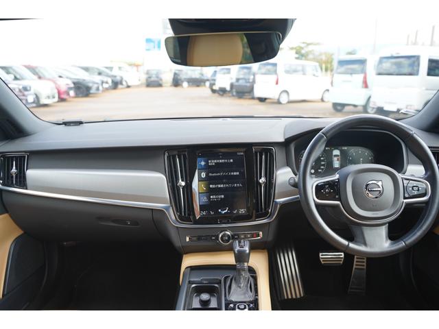 Ｖ９０ Ｔ５　モメンタム　純正１８インチアルミ夏タイヤ・冬タイヤ　黒革シート　前席パワーシート　前席シートヒーター　全周囲カメラ　レーダークルーズコントロール　コーナーセンサー　スマートキー　デュアルオートエアコン　ＬＥＤ（10枚目）