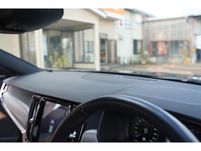 Ｖ９０ Ｔ５　モメンタム　純正１８インチアルミ夏タイヤ・冬タイヤ　黒革シート　前席パワーシート　前席シートヒーター　全周囲カメラ　レーダークルーズコントロール　コーナーセンサー　スマートキー　デュアルオートエアコン　ＬＥＤ（11枚目）