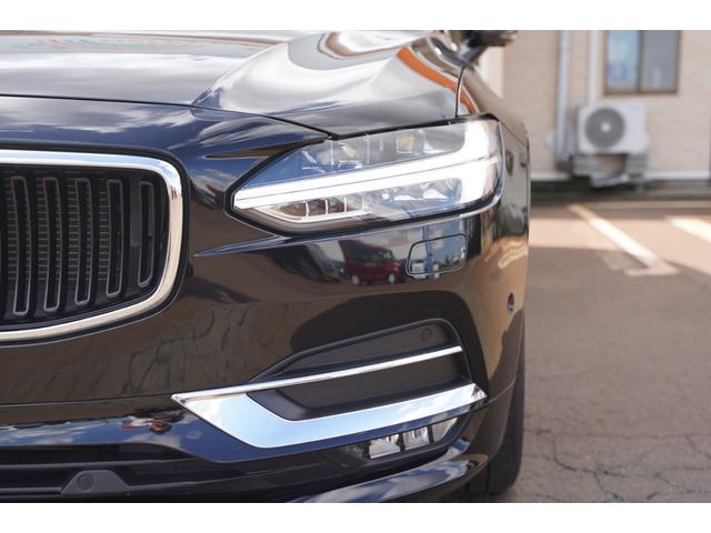 Ｖ９０ Ｔ５　モメンタム　純正１８インチアルミ夏タイヤ・冬タイヤ　黒革シート　前席パワーシート　前席シートヒーター　全周囲カメラ　レーダークルーズコントロール　コーナーセンサー　スマートキー　デュアルオートエアコン　ＬＥＤ（20枚目）