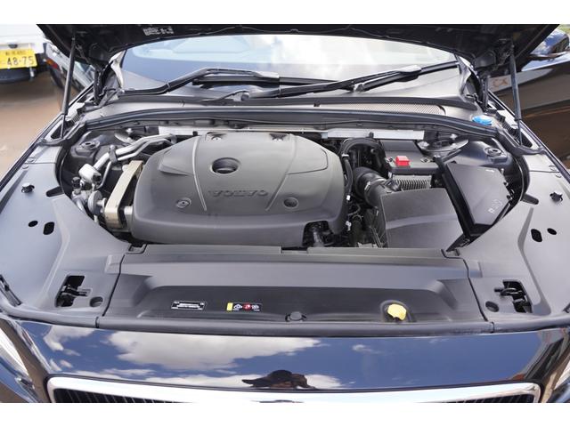 Ｖ９０ Ｔ５　モメンタム　純正１８インチアルミ夏タイヤ・冬タイヤ　黒革シート　前席パワーシート　前席シートヒーター　全周囲カメラ　レーダークルーズコントロール　コーナーセンサー　スマートキー　デュアルオートエアコン　ＬＥＤ（21枚目）