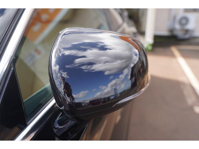 Ｖ９０ Ｔ５　モメンタム　純正１８インチアルミ夏タイヤ・冬タイヤ　黒革シート　前席パワーシート　前席シートヒーター　全周囲カメラ　レーダークルーズコントロール　コーナーセンサー　スマートキー　デュアルオートエアコン　ＬＥＤ（22枚目）