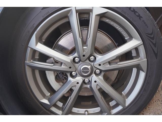 Ｖ９０ Ｔ５　モメンタム　純正１８インチアルミ夏タイヤ・冬タイヤ　黒革シート　前席パワーシート　前席シートヒーター　全周囲カメラ　レーダークルーズコントロール　コーナーセンサー　スマートキー　デュアルオートエアコン　ＬＥＤ（26枚目）
