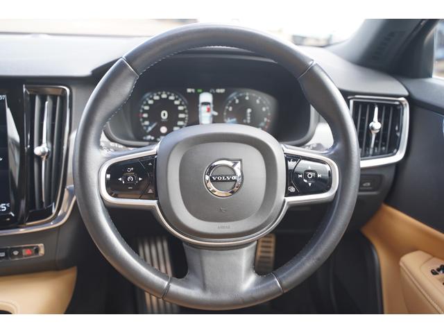 Ｖ９０ Ｔ５　モメンタム　純正１８インチアルミ夏タイヤ・冬タイヤ　黒革シート　前席パワーシート　前席シートヒーター　全周囲カメラ　レーダークルーズコントロール　コーナーセンサー　スマートキー　デュアルオートエアコン　ＬＥＤ（29枚目）