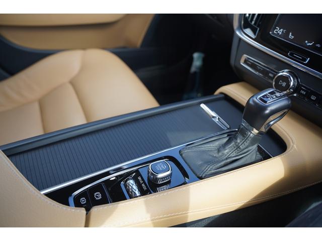 Ｖ９０ Ｔ５　モメンタム　純正１８インチアルミ夏タイヤ・冬タイヤ　黒革シート　前席パワーシート　前席シートヒーター　全周囲カメラ　レーダークルーズコントロール　コーナーセンサー　スマートキー　デュアルオートエアコン　ＬＥＤ（43枚目）