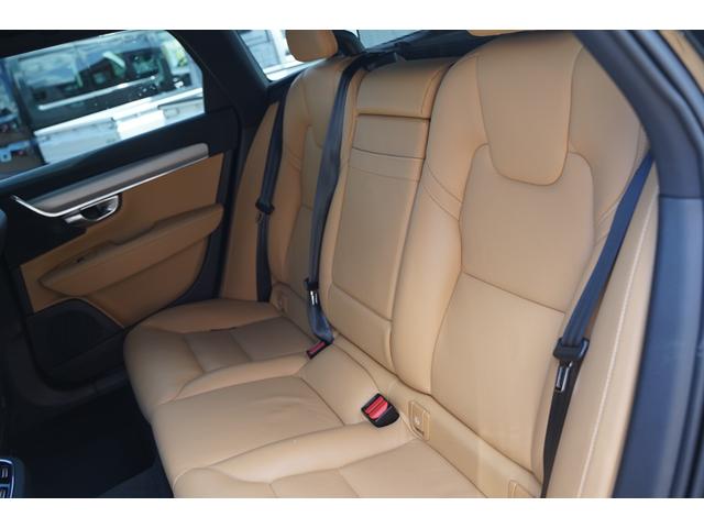 Ｖ９０ Ｔ５　モメンタム　純正１８インチアルミ夏タイヤ・冬タイヤ　黒革シート　前席パワーシート　前席シートヒーター　全周囲カメラ　レーダークルーズコントロール　コーナーセンサー　スマートキー　デュアルオートエアコン　ＬＥＤ（55枚目）