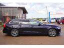 Ｖ９０ Ｔ５　モメンタム　純正１８インチアルミ夏タイヤ・冬タイヤ　黒革シート　前席パワーシート　前席シートヒーター　全周囲カメラ　レーダークルーズコントロール　コーナーセンサー　スマートキー　デュアルオートエアコン　ＬＥＤ（4枚目）