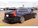 Ｖ９０ Ｔ５　モメンタム　純正１８インチアルミ夏タイヤ・冬タイヤ　黒革シート　前席パワーシート　前席シートヒーター　全周囲カメラ　レーダークルーズコントロール　コーナーセンサー　スマートキー　デュアルオートエアコン　ＬＥＤ（5枚目）