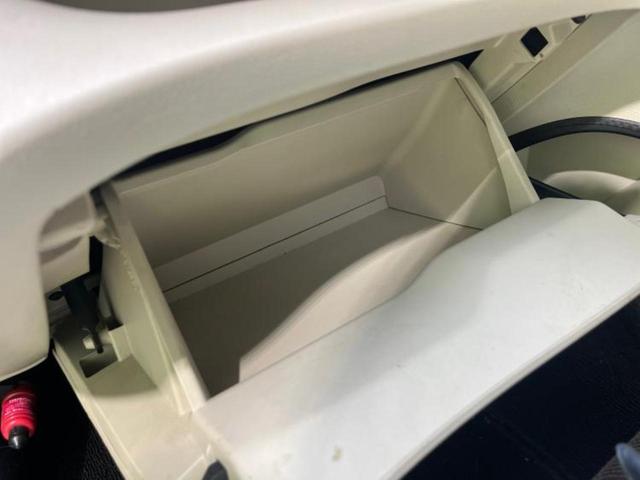 シエンタ ハイブリッドG 新品タイヤ/保証書/純正 SDナビ/衝突安全装置/両側電動スライドドア/シートヒーター 前席/車線逸脱防止支援システム/ドライブレコーダー 前後/Bluetooth接続/ETC/ABS/横滑り防止装置(29枚目)