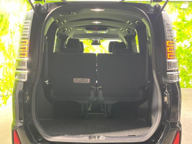 ヴォクシー ハイブリッドＺＳキラメキ　新品タイヤ／社外　１１インチ　メモリーナビ／フリップダウンモニター　社外　１２．８インチ／衝突安全装置／両側電動スライドドア／シートヒーター／車線逸脱防止支援システム　衝突被害軽減システム　ＤＶＤ再生（7枚目）