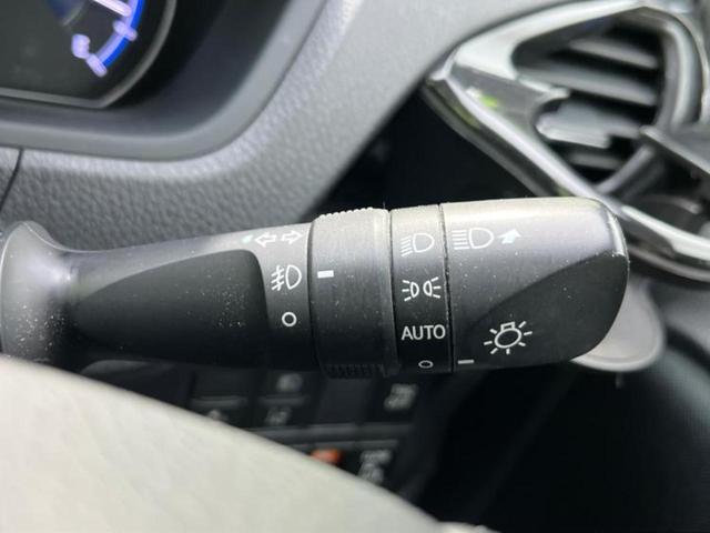 ヴォクシー ハイブリッドＺＳキラメキ　新品タイヤ／社外　１１インチ　メモリーナビ／フリップダウンモニター　社外　１２．８インチ／衝突安全装置／両側電動スライドドア／シートヒーター／車線逸脱防止支援システム　衝突被害軽減システム　ＤＶＤ再生（14枚目）