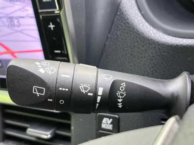 ヴォクシー ハイブリッドＺＳキラメキ　新品タイヤ／社外　１１インチ　メモリーナビ／フリップダウンモニター　社外　１２．８インチ／衝突安全装置／両側電動スライドドア／シートヒーター／車線逸脱防止支援システム　衝突被害軽減システム　ＤＶＤ再生（15枚目）