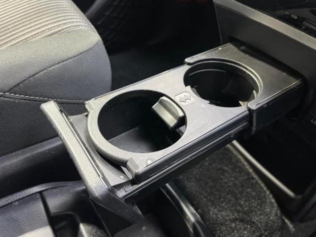 ヴォクシー ハイブリッドＺＳキラメキ　新品タイヤ／社外　１１インチ　メモリーナビ／フリップダウンモニター　社外　１２．８インチ／衝突安全装置／両側電動スライドドア／シートヒーター／車線逸脱防止支援システム　衝突被害軽減システム　ＤＶＤ再生（30枚目）