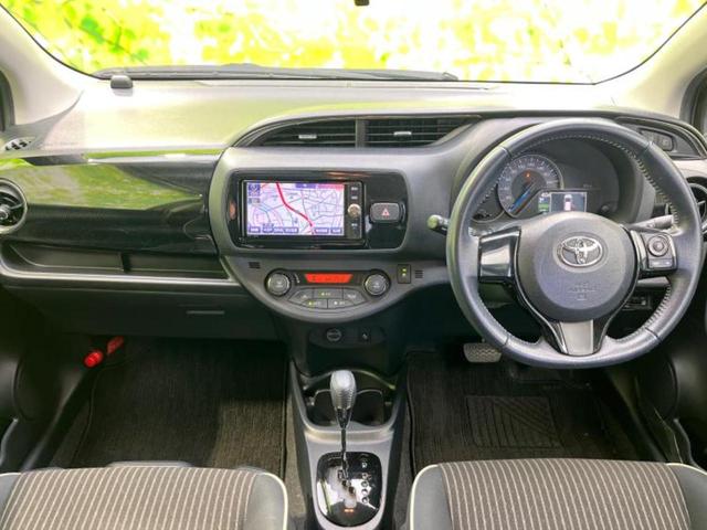 ヴィッツ ハイブリッドジュエラ　新品タイヤ／保証書／純正　ＳＤナビ／衝突安全装置／車線逸脱防止支援システム／Ｂｌｕｅｔｏｏｔｈ接続／ＥＴＣ２．０／ＡＢＳ／横滑り防止装置／バックモニター／フルセグＴＶ／エアバッグ　運転席　バックカメラ（4枚目）