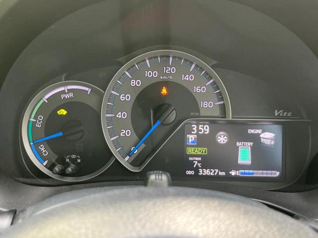 ヴィッツ ハイブリッドジュエラ　新品タイヤ／保証書／純正　ＳＤナビ／衝突安全装置／車線逸脱防止支援システム／Ｂｌｕｅｔｏｏｔｈ接続／ＥＴＣ２．０／ＡＢＳ／横滑り防止装置／バックモニター／フルセグＴＶ／エアバッグ　運転席　バックカメラ（12枚目）
